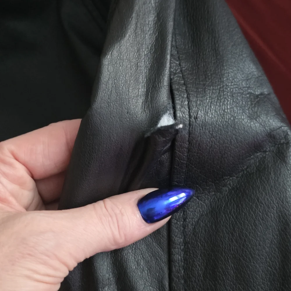 Women's Black 100% Leather Coat with Faux Fur Collar - Picture 5 of 8